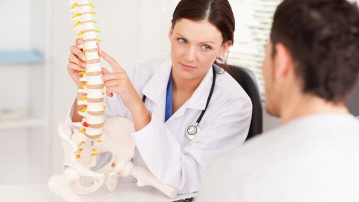 D'Dokteren betruechten d'Osteochondrose als eng gemeinsam Pathologie vun der Wirbelsäule, déi Behandlung erfuerdert. 